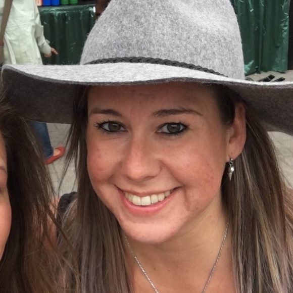 Meet your Posher, Kayley - Picture 1 of 1